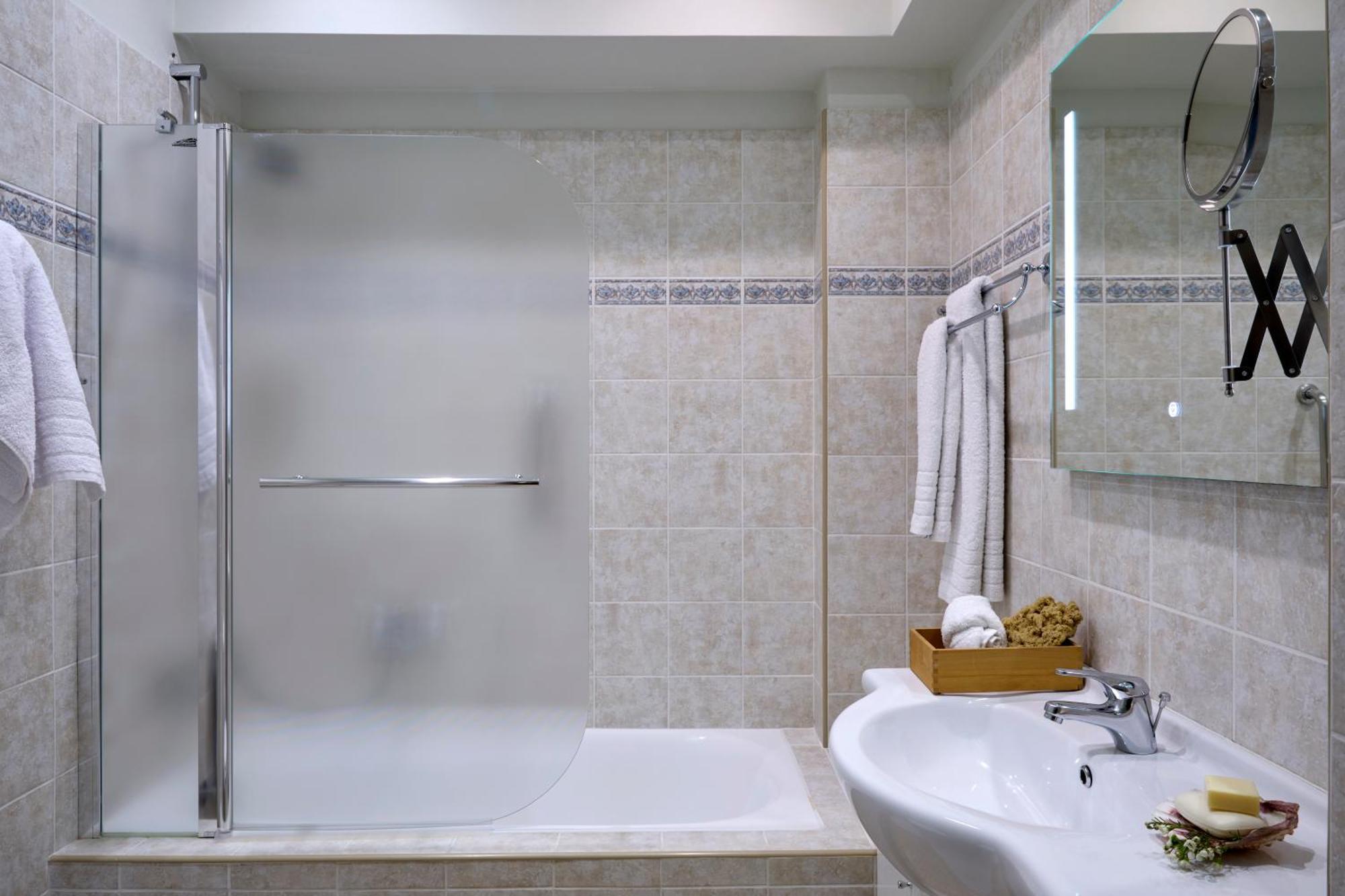 Acropolis 2bd Unique Private Entrance Apartment